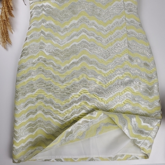New Lilly Pulitzer Yellow Silver Stripe Dress 4 - Picture 11 of 12
